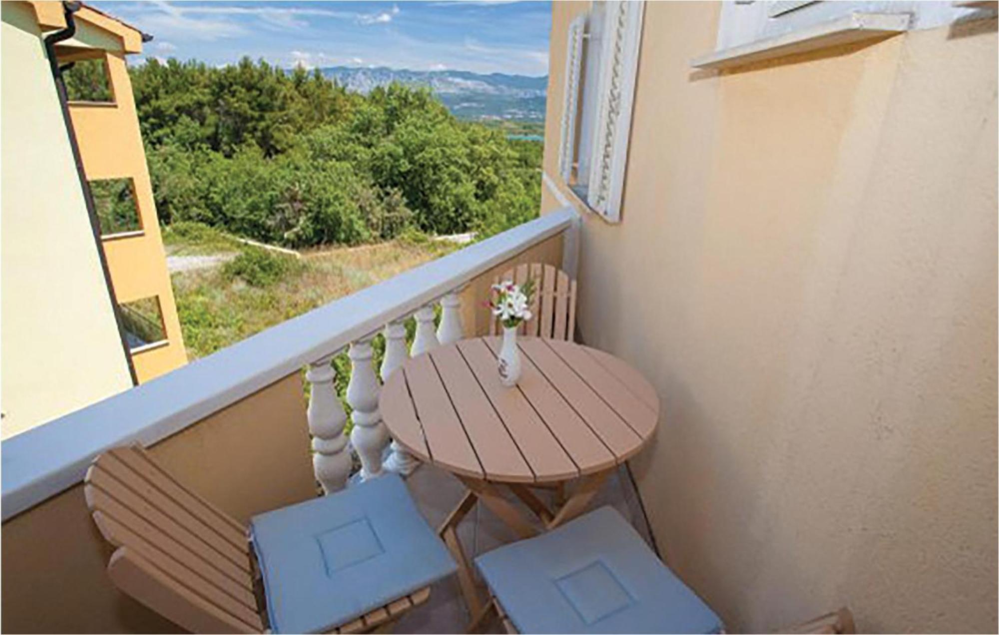 1 Bedroom Beautiful Apartment In Malinska Exteriör bild